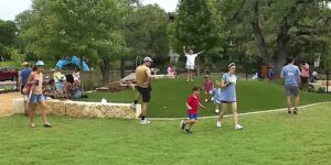 Nieuw Alamo Heights-park genoemd ter ere van Kellyanne Lytal die omkwam bij overstromingen in Hill Country