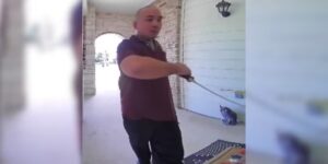 Nieuwe bewakingsvideo toont momenten voordat BCSO-agent een man neerschiet die messen vasthoudt