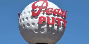 Parel om minigolfbaan te openen met bezienswaardigheden van San Antonio