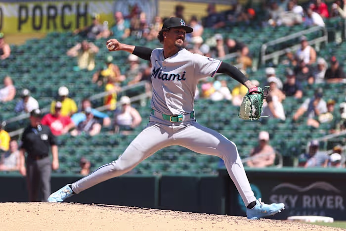 Pérez trok na zeven perfecte innings tegen A's, en Marlins verspeelde bijna een voorsprong van acht punten in een 9-8 overwinning