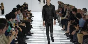 Prada serveert tijdens de Milan Fashion Week een luxe modeversie van pasta pomodoro