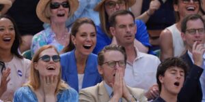 Prinses Kate begroet fans op Wimbledon en gaat naast Andy Murray zitten om naar het tennis te kijken