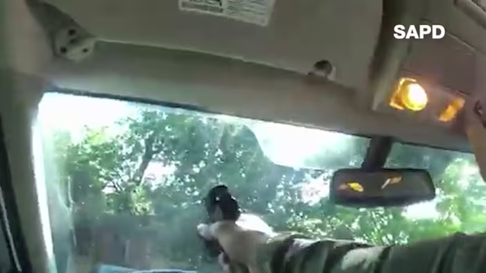 SAPD-bodycambeelden tonen geweervuur ​​tussen agenten, verdachte aan North Side