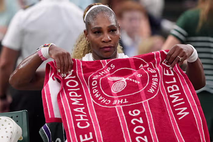 Serena Williams trekt zich vanwege een blessure terug uit het dubbelspel met zus Venus op Wimbledon