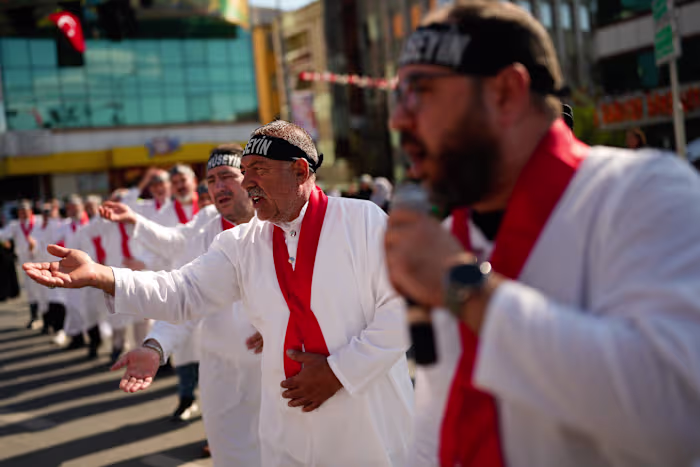 Sjiitische moslims vieren de heilige dag van Ashoura na maanden van oorlog in Iran en Libanon