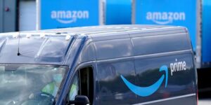Sommige Amazon-pakketten kunnen vertraging oplopen nadat een vrouw een bestelwagen in San Antonio heeft gestolen, zeggen afgevaardigden