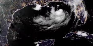 Tropische storm Bertha drijft richting land terwijl orkaan Fausto zich vormt in de oostelijke Stille Oceaan