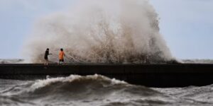 Tropische storm Bertha komt met dreigende wind aan land in het zuiden van Louisiana