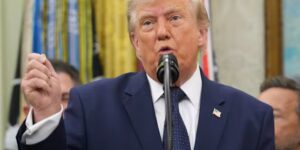 Trump noemt de rode kaart van de WK-scheidsrechter ‘verschrikkelijk’, maar houdt vol dat hij de uitkomst aan de FIFA heeft overgelaten