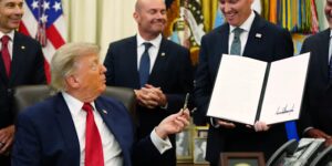 Trump verkleint de omvang van twee nationale monumenten in Utah terwijl de Republikeinen het landbeheer hervormen