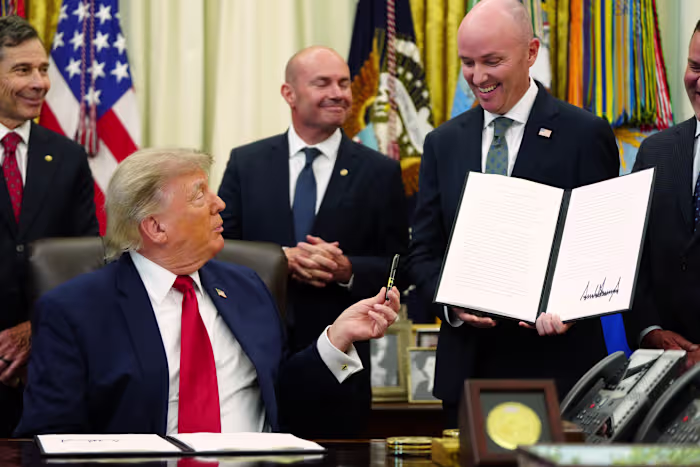 Trump verkleint de omvang van twee nationale monumenten in Utah terwijl de Republikeinen het landbeheer hervormen