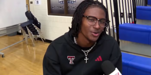 Voormalig baanster van de Harlan High School, Tate Taylor, wint de 200 meter sprint bij Prefontaine Classic