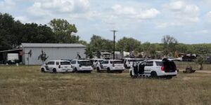 Zeven mensen aangehouden in een vermoedelijke chopshop in Von Ormy, zegt BCSO