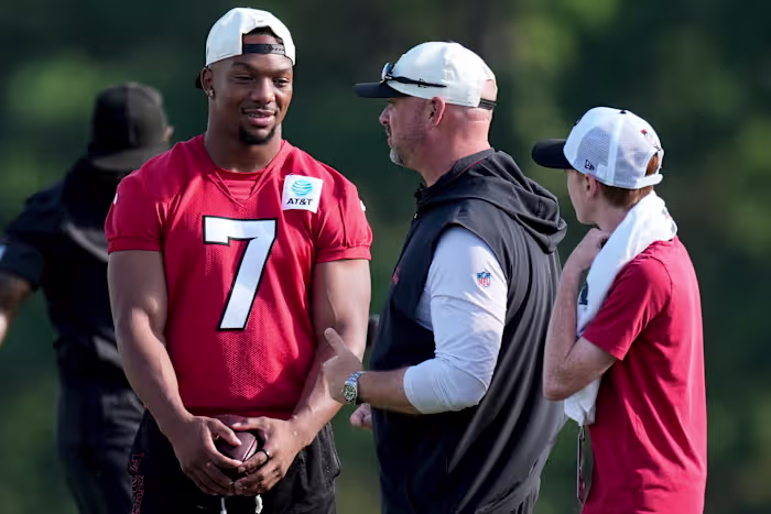 Bijan Robinson van Falcons gaat akkoord met een verlenging van drie jaar, waardoor hij de bestbetaalde running back van de NFL wordt