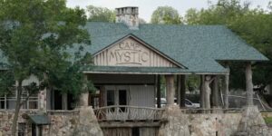 Camp Mystic zoekt faillissementsbescherming voor de familie Eastland te midden van rechtszaken over overstromingen