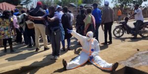 Congo houdt 200 bootpassagiers in de buurt van Kinshasa in de gaten nadat een reiziger sterft met ebola-achtige symptomen