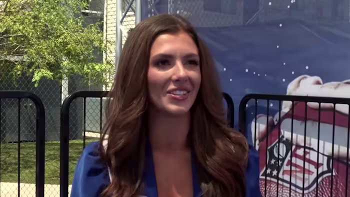 Dallas Cowboys-cheerleader van Round Rock reflecteert op Netflix-faam
