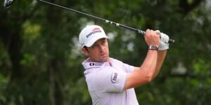 Davis Riley sluit sterk af en neemt één schot voorsprong in de laatste ronde van de laatste Rocket Classic in Detroit