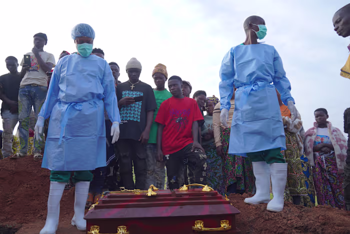 De Ebola-uitbraak in Congo bereikt 5.000 gevallen en overtreft de responsinspanningen met een ongekende snelheid