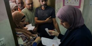 De Mensenrechtengroep waarschuwt dat het Israëlische beleid het gezondheidszorgsysteem op de Westelijke Jordaanoever doet instorten
