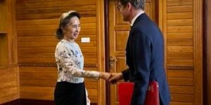 De gedetineerde voormalige leider van Myanmar, Aung San Suu Kyi, heeft een zeldzame ontmoeting met het Internationale Rode Kruis