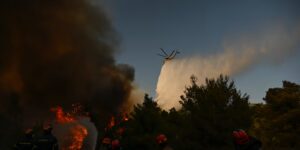 De hete, droge zomer in Europa eist zijn tol met branden in Frankrijk en Griekenland, en droogte in Groot-Brittannië