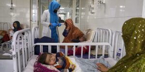 De kindersterfte in Afghanistan neemt toe nu de voedseldistributie te maken krijgt met bezuinigingen, zegt de VN