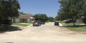 De politie van San Antonio identificeert een vrouw die doodgeschoten is aangetroffen in het huis van Northwest Side; Verdachte sterft ook