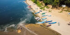 De recorddiepte van de Donau heeft gevolgen voor het toerisme en de industrie, terwijl droogte en hitte Centraal-Europa in hun greep houden