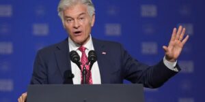 De regering-Trump beëindigt een Medicare-medicijnsubsidieprogramma. Hier leest u hoe dit de kosten kan beïnvloeden