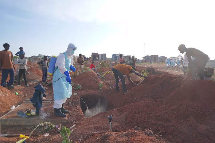 De snel ebola-uitbraak in Congo wordt de ergste van het land, met ruim 2.300 doden