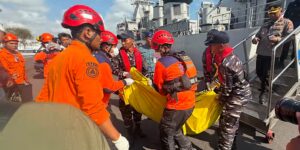 Een onbekend aantal mensen wordt vermist nadat bij een brand op een Indonesische veerboot vijf mensen omkwamen