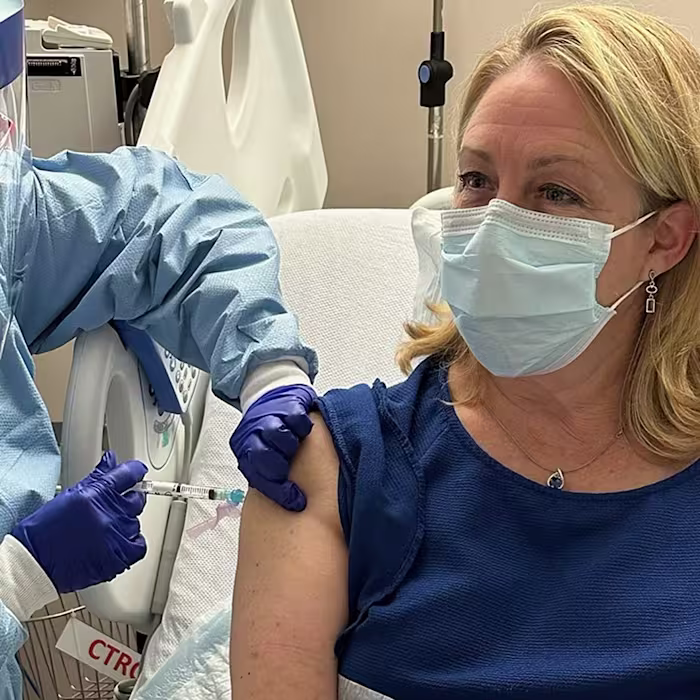 Er wordt getest met vaccins om broedende darmkanker te onderscheppen voordat deze wortel schiet