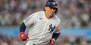 George Lombard Jr. homert in gedenkwaardig Hoofdklasse-debuut toen de Yankees Cardinals met 2-0 versloegen