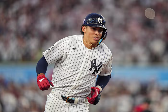 George Lombard Jr. homert in gedenkwaardig Hoofdklasse-debuut toen de Yankees Cardinals met 2-0 versloegen