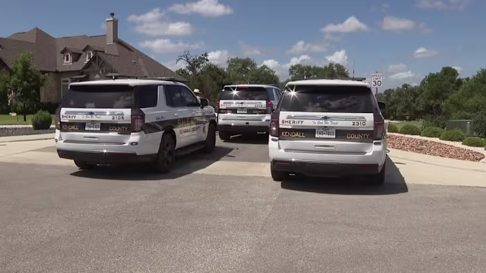 Geweervuur ​​maakt inwoners van Kendall County wakker na minstens één hulpsheriff schiet en doodt gewapende man