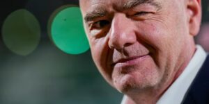 Gianni Infantino krijgt interne steun tijdens crisisvergadering om FIFA-voorzitter te blijven