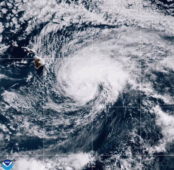 Hawaii's Big Island wordt bedreigd door een zeldzame orkaanlanding terwijl de tropische storm Lala in kracht toeneemt