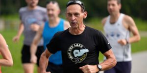 Het opwarmende klimaat dwingt marathons om veranderingen te overwegen om lopers koel te houden