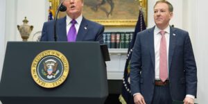 Het verdeelde federale hof van beroep zegt dat de regering-Trump ongelijk had om de klimaatfondsen te beëindigen