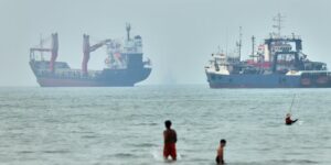 Iran en Oman werken aan een plan om de Straat van Hormuz en andere ontwikkelingen in het Midden-Oosten te heropenen