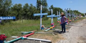 Kruisen bij het monument op Quintana Road zijn maandenlang opnieuw beschadigd na oproepen tot verbeterde beveiliging en verlichting