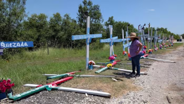 Kruisen bij het monument op Quintana Road zijn maandenlang opnieuw beschadigd na oproepen tot verbeterde beveiliging en verlichting