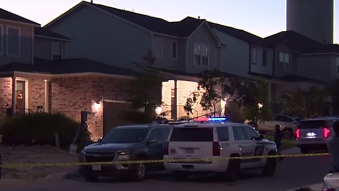 Lichaam gevonden in plastic verpakt in een kast in West-Bexar County tijdens een oproep voor vermiste personen, zegt de sheriff