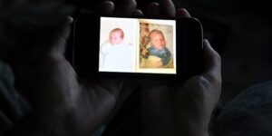 Mannen klagen ziekenhuis aan nadat uit DNA-testen bleek dat ze 38 jaar geleden bij de geboorte waren verwisseld