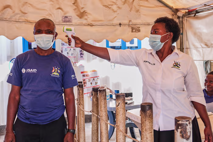 Oeganda verklaart zich vrij van Ebola, terwijl Congo ermee blijft worstelen