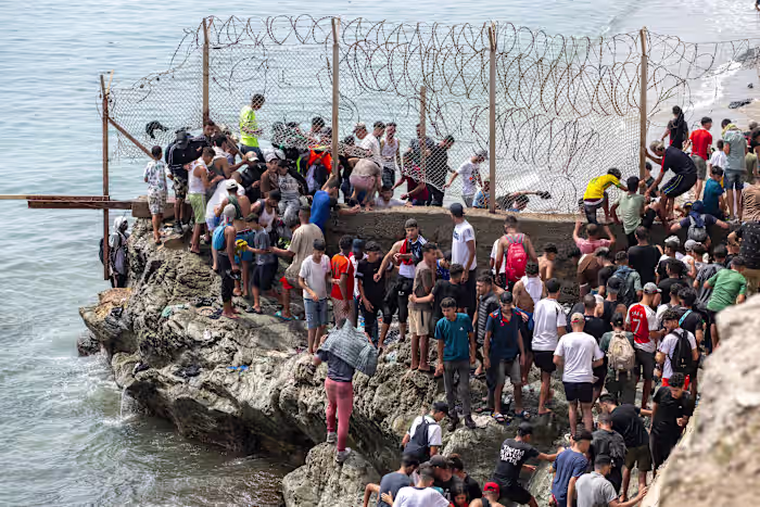 Op hol geslagen online geruchten zorgden voor een paniekerige stroom migranten naar het Spaanse grondgebied van Ceuta
