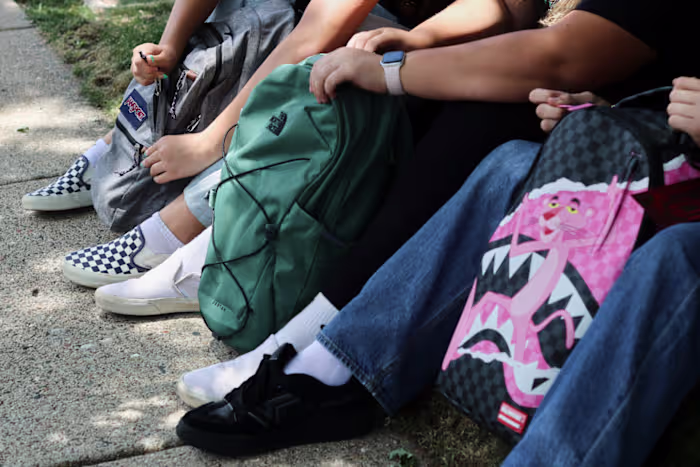 Overbelasting van schoolrugzakken: Zware tassen kunnen de lichamen van kinderen belasten