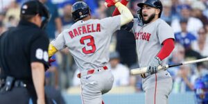 Rafaela slaat twee homeruns terwijl de streakende Red Sox de leiding nemen op de achtste plaats en Yamamoto en Dodgers met 3-2 achter zich laten