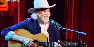 Robert Earl Keen brengt Fan Appreciation Day terug naar Floore’s Country Store in Helotes